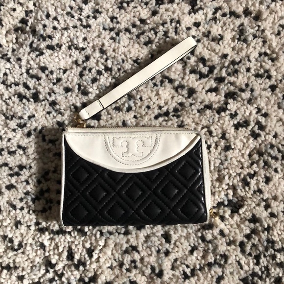 Tory Burch Handbags - Tory Burch wristlet